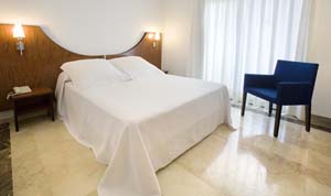 Standard double with private facilities (bath), and breakfast